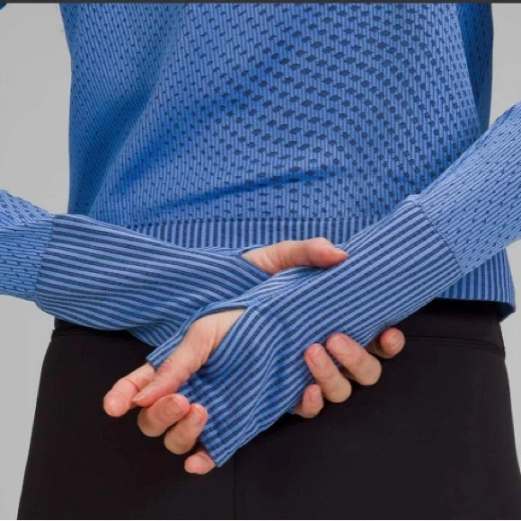 Lululemon 
REST LESS CROPPED HALF-ZIP
Grid Warp Blue Nile/Night Sea
Size 10 - Picture 2 of 6